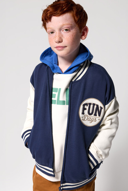 Sudadera tipo teddy universitaria negro niño 1
