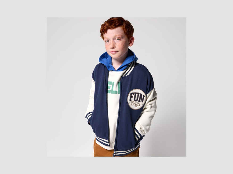 Schwarzes College-Sweatshirt für Jungen 1