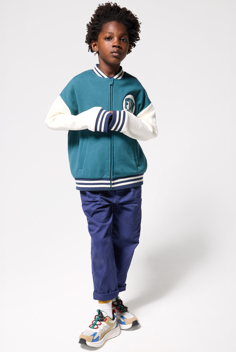 Sudadera tipo teddy universitaria verde niño 1