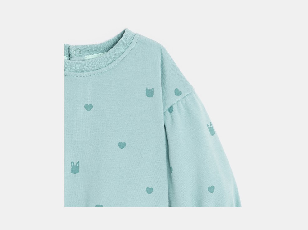 Maglia blu in tessuto felpato con cuori per neonata 2