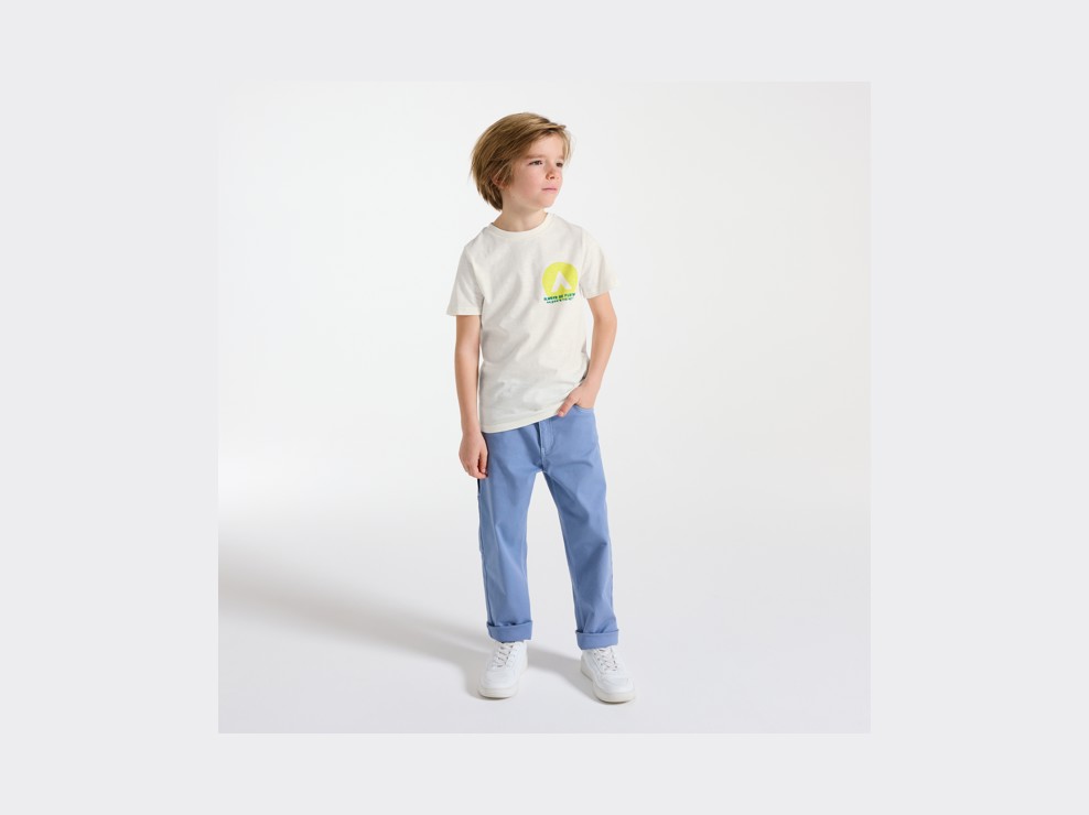 Biała koszulka z krótkim rękawem z napisem dla chłopca 1