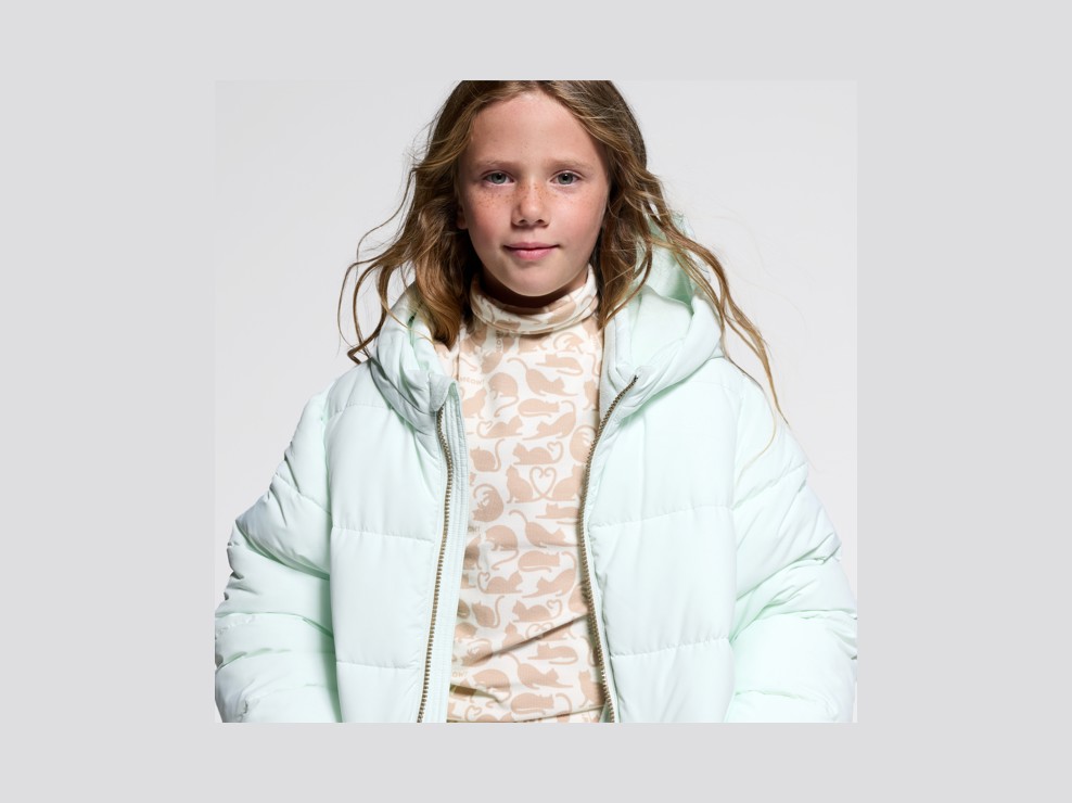Zielono pastelowa kurtka puchowa z kapturem i podszewką z polaru dla dziewczynki 1