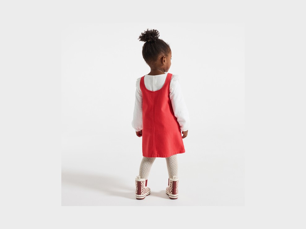 Rotes Latzkleid aus Denim für kleine Mädchen 2