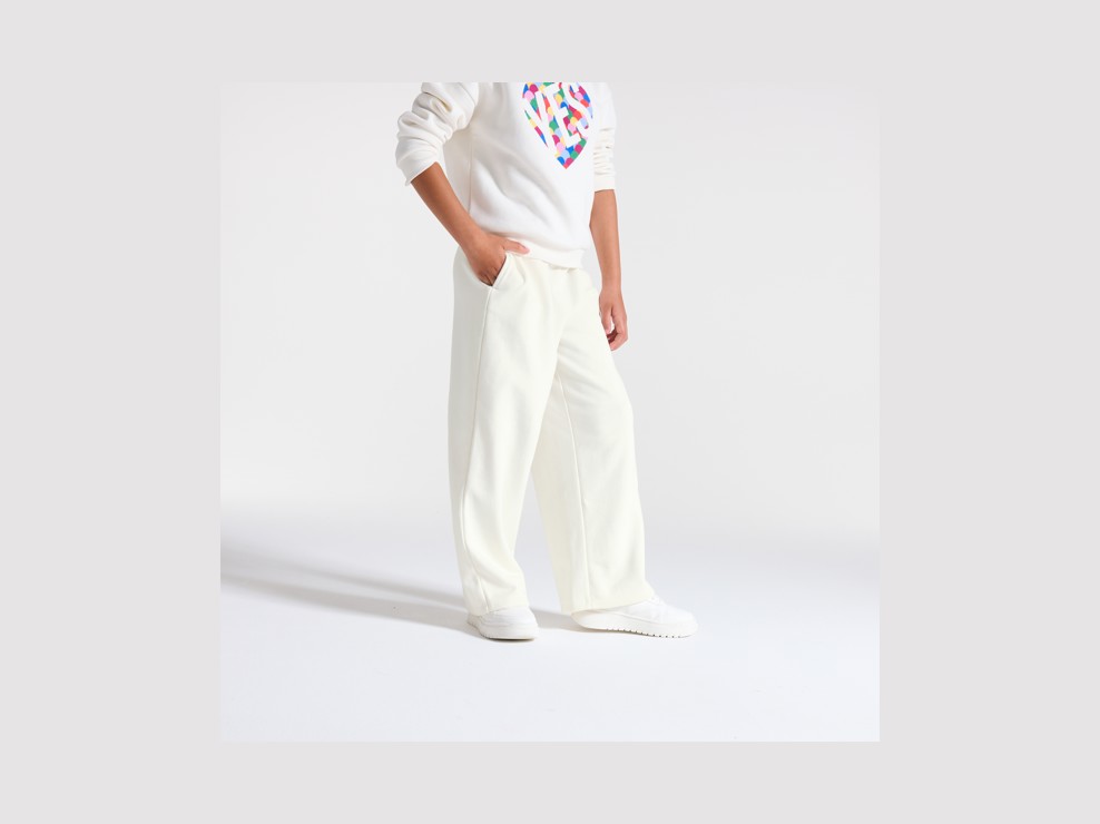 Białe gładkie spodnie dresowe o szerokim kroju dla dziewczynki 2