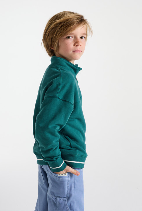 Sudadera cuello alto con mensaje verde niño 2