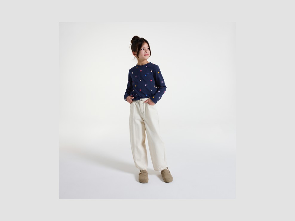 T-shirt fille bleu motifs colorés 1