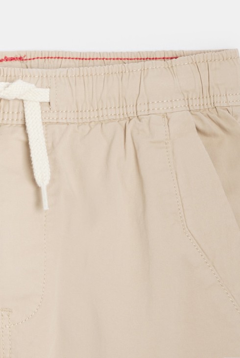 Jednobojne bež chino hlače za dječake 2