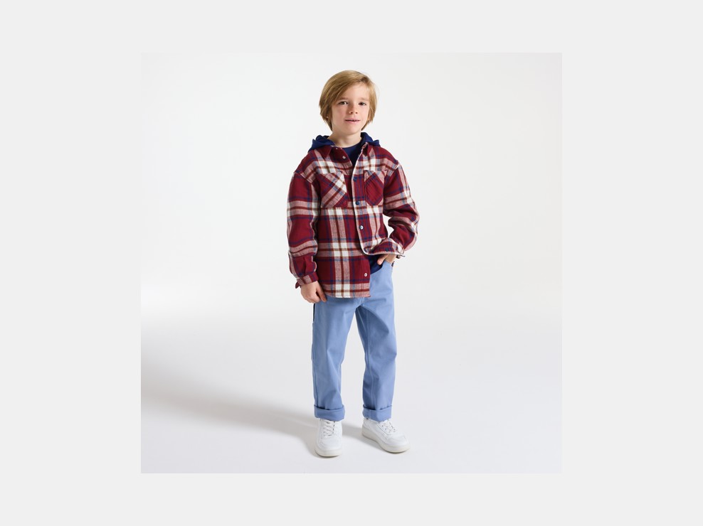 Czerwona kurtka koszulowa w kratę z kapturem dla chłopca 1