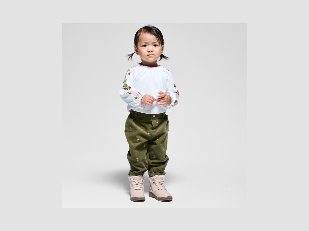Bestickte Bluse aus Molton in Weiß für kleine Mädchen 1