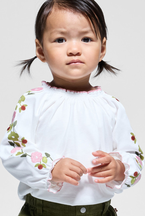 Bestickte Bluse aus Molton in Weiß für kleine Mädchen 2