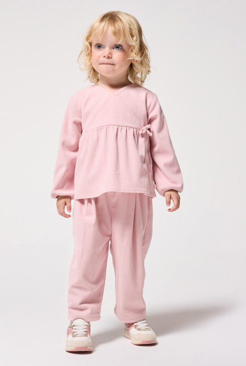 Conjunto de terciopelo rosa bebé niña 1