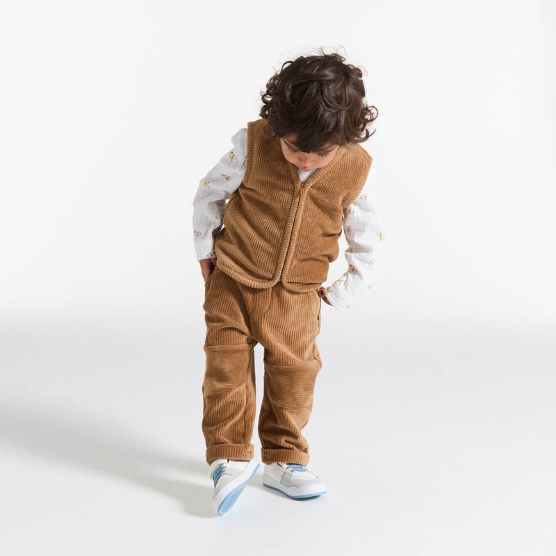 Samthose in Braun für kleine Jungen