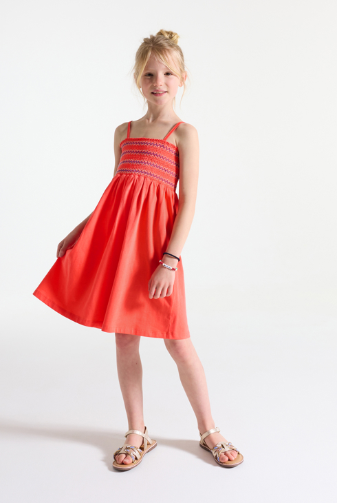 Gesmoktes rotes Trägerkleid für Mädchen 1