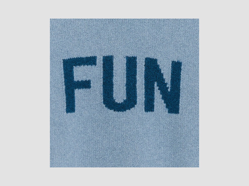 Blauer Pullover mit Aufschrift Jungen 2