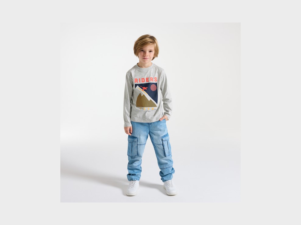 T-Shirt grau lange Ärmel Motiv Jungen 1