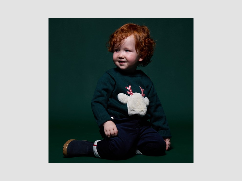 Grüner Pullover mit Rentiermotiv für kleine Jungen 1