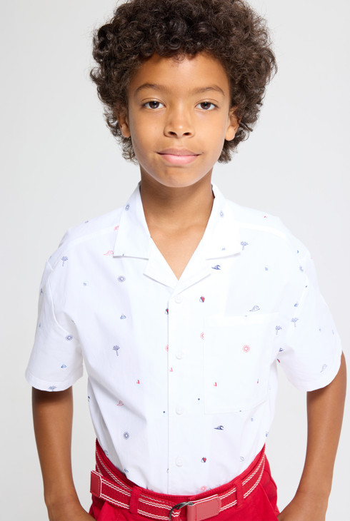 Camisa blanca amb estampat tropical pnen 1