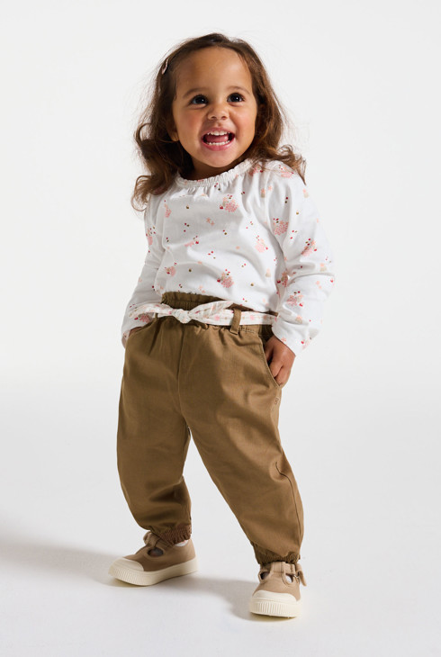 Braune Hose mit Gürtel für Mädchen 1