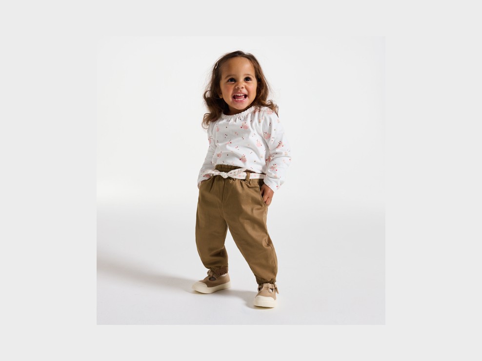 Braune Hose mit Gürtel für Mädchen 1