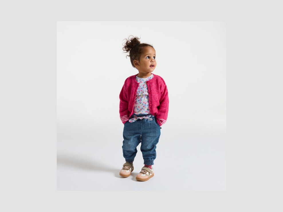 Blaue Jeanshose mit Gürtel Kleinkind Mädchen 1