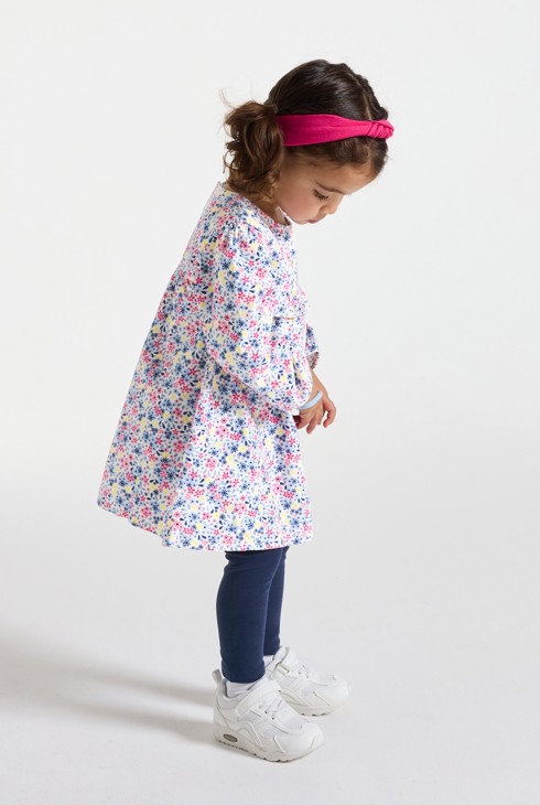 Bedrucktes geblümtes Kleid und blaue Leggings Kleinkind Mädchen 1