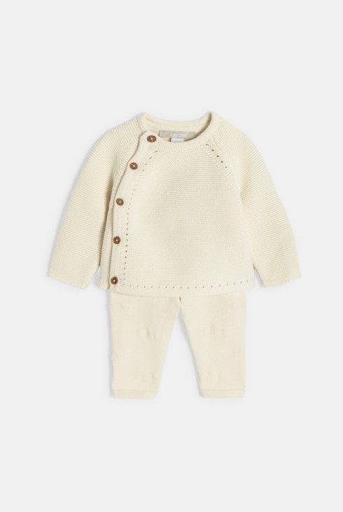 Maglione e pantaloni lavorati a maglia ecru per neonata 1
