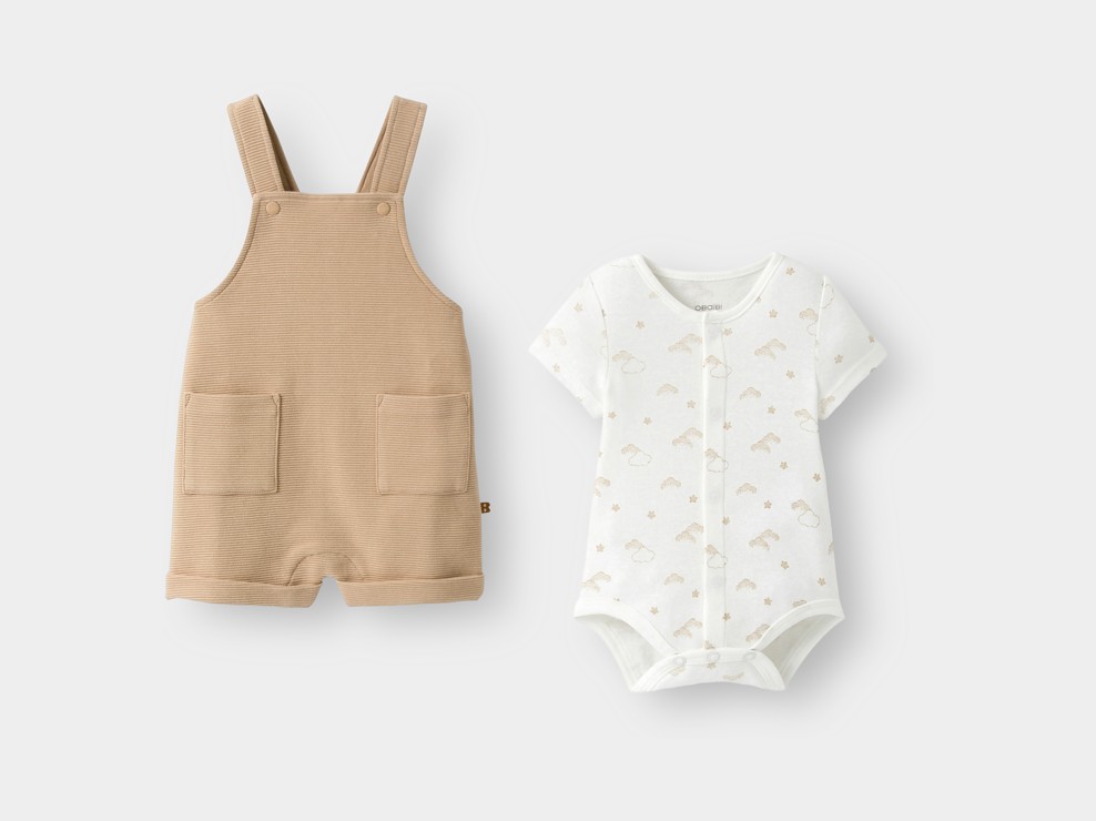 Salopette corta fantasia e body beige neonato 2