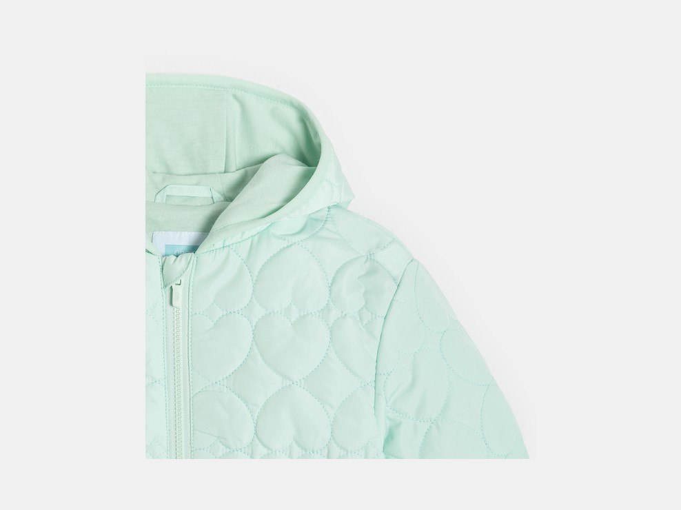 Grüne gesteppte Daunenjacke mit Herzmuster Mädchen 2