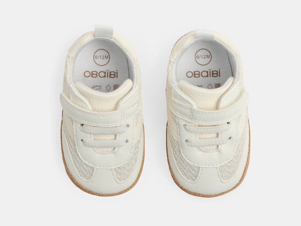 Weiße Turnschuhe Kleinkind 2