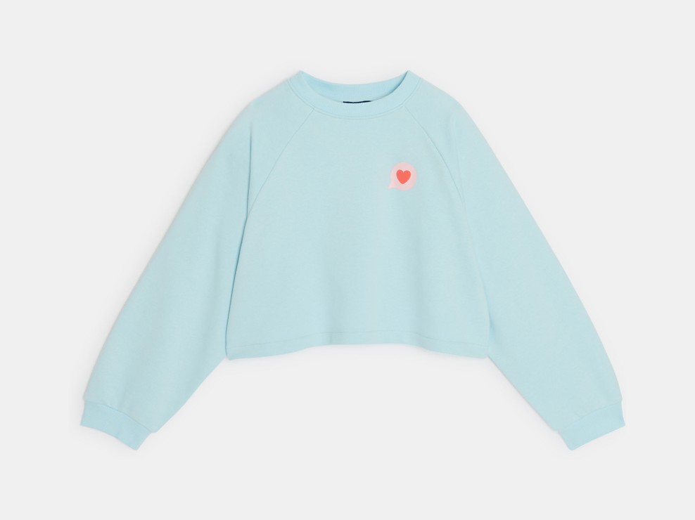 Hellblaues kurzes Sweatshirt mit Herzmotiv für Mädchen 2