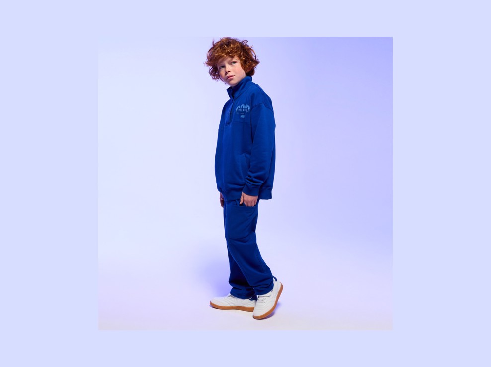 Niebieska bluza ze stójką dla chłopca 1