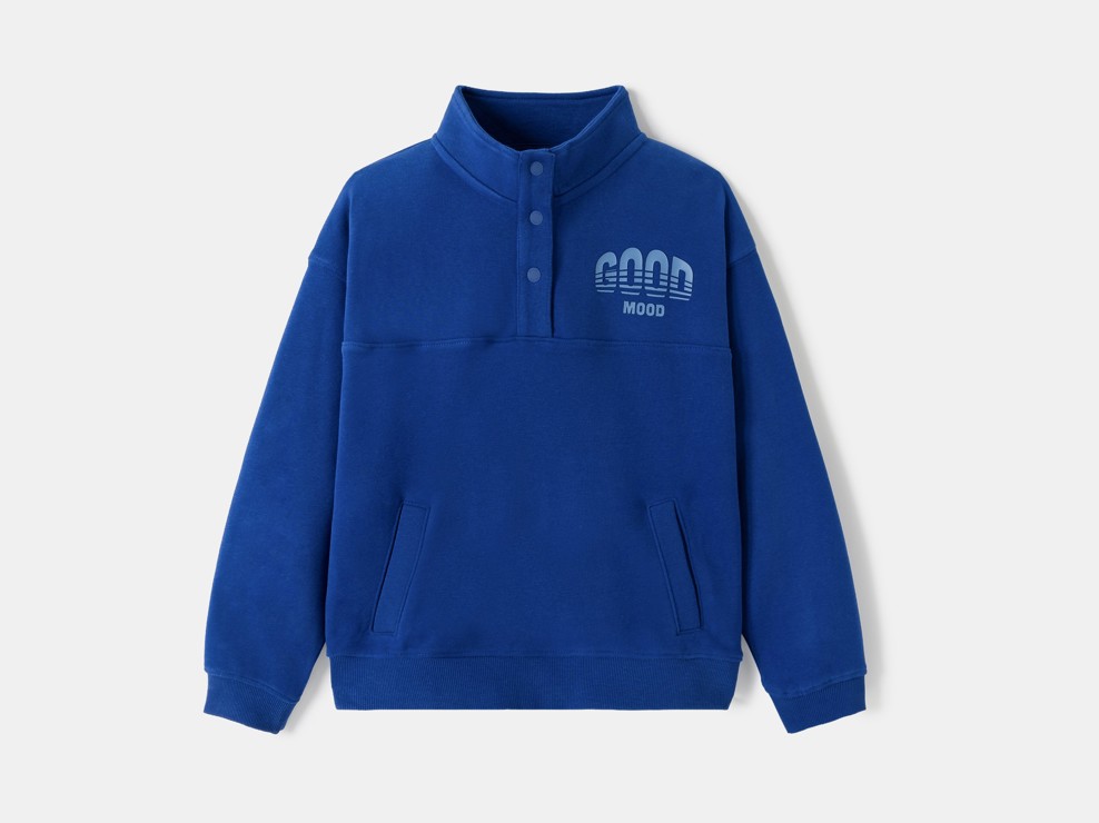 Niebieska bluza ze stójką dla chłopca 2