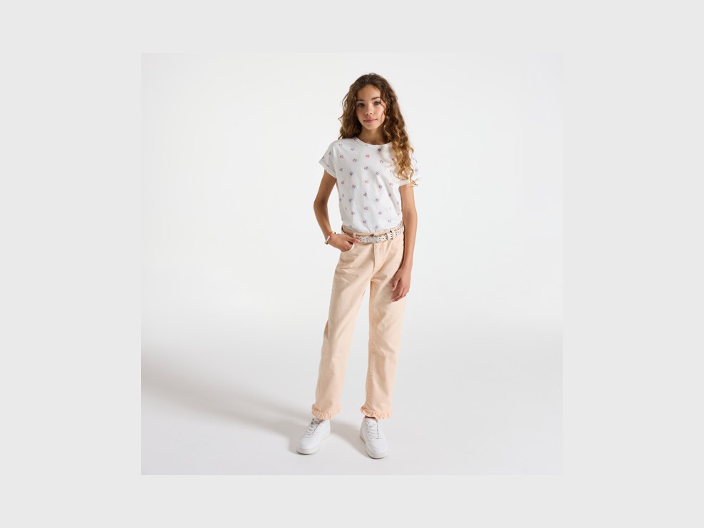 T-shirt bianca con motivo a fiori bambina 1