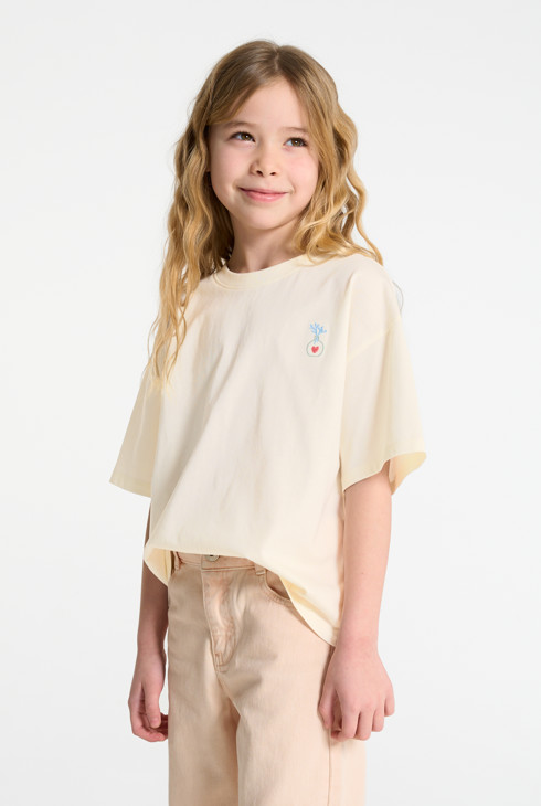 Girl's white short-sleeve t-shirt with pattern 1