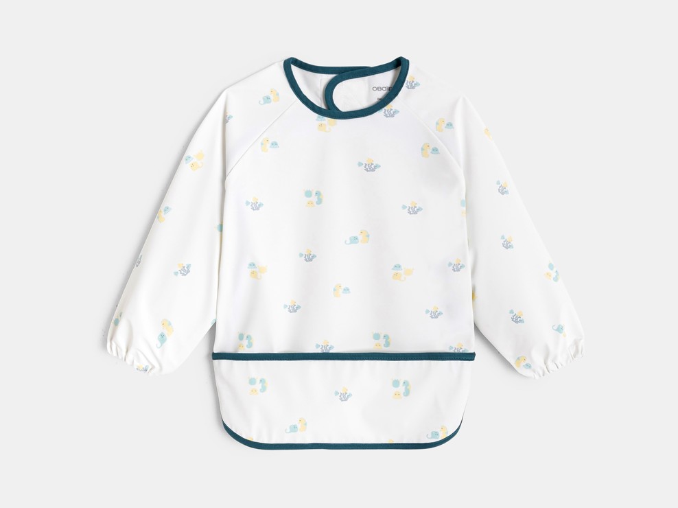 Weißes Lätzchen mit langen Ärmeln für kleine Jungen 1