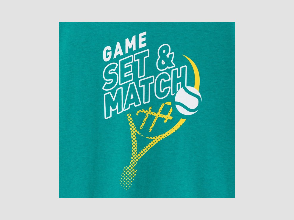 Grünes T-Shirt mit sportlichem Muster Jungen 2