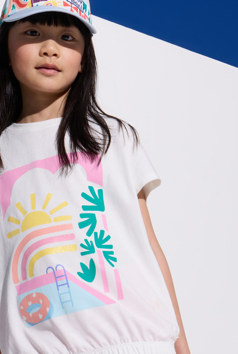 T-shirt blanc écru à motif fille 1