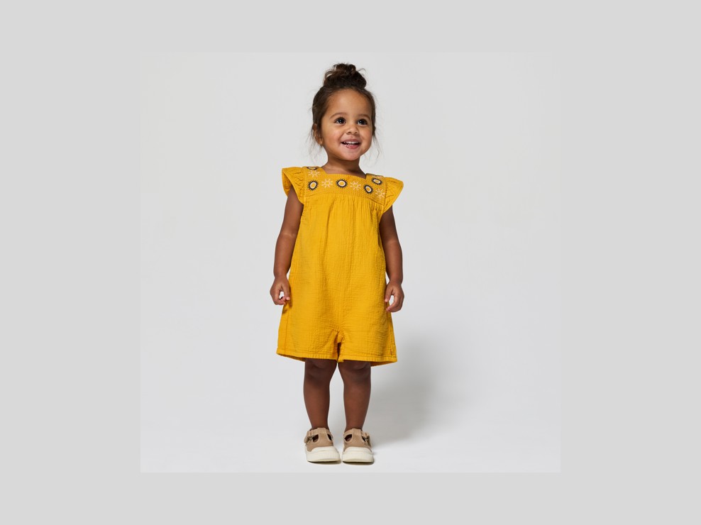 Tuta corta in garza di cotone gialla neonata 1