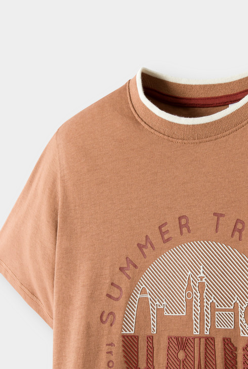 T-shirt marron à message garçon 2