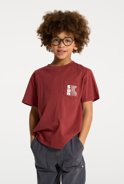 T-shirt marron à motif garçon 1