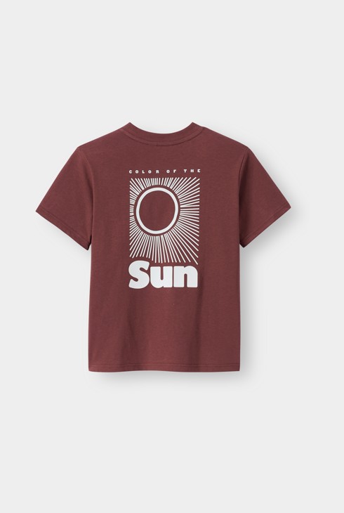 T-shirt marron à motif garçon