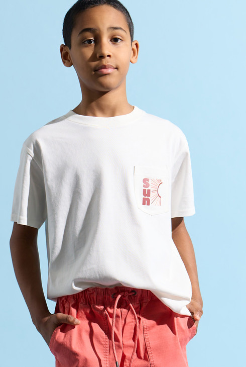 camiseta blanca estampada para niño 1