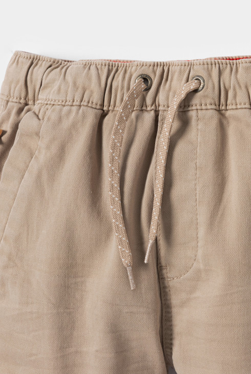 Beige bermuda met cargozakken voor jongens 2