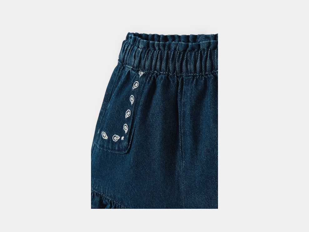 Pantaloncini in denim blu ricamati per neonata 2