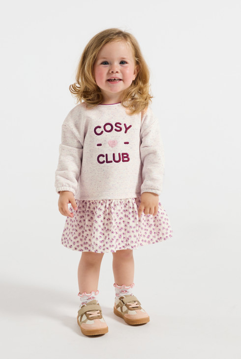 Vestido beige con el mensaje «cosy club» para bebé niña 1
