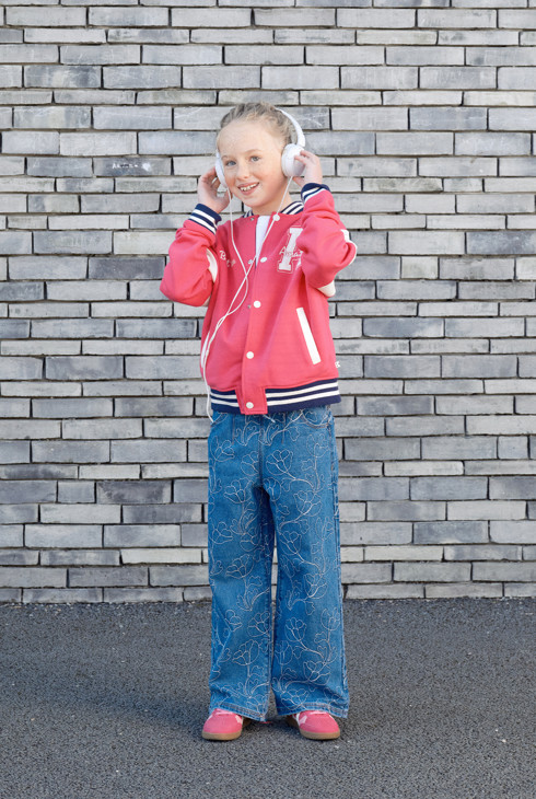 Jean large motif fleurs bleu fille 1