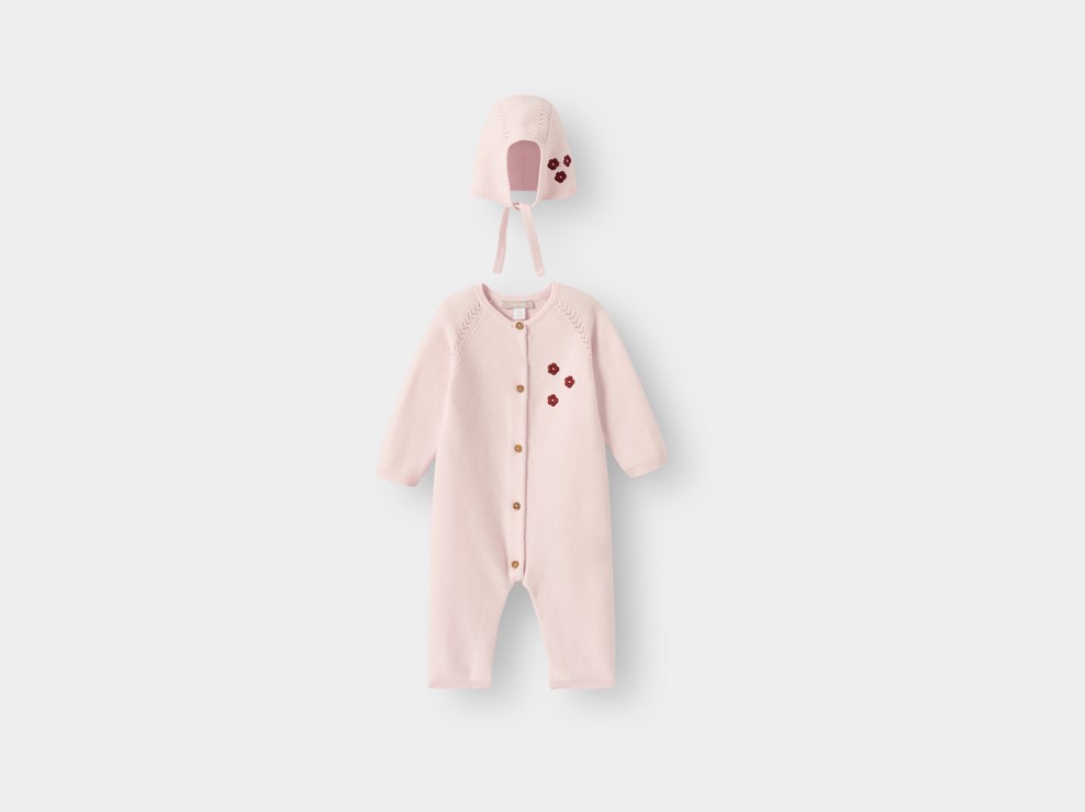 Mono largo de punto y gorrito rosa para bebé niña 1