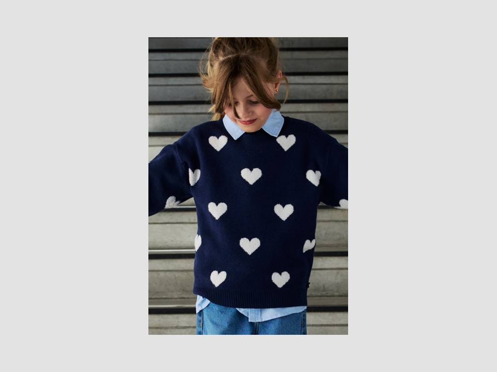 Pull motifs coeur bleu fille 1