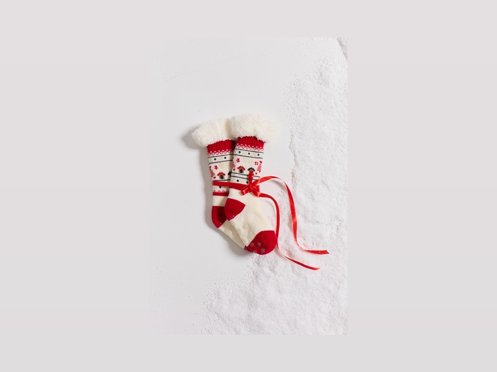 Warme, rutschfeste rote Socken für Mädchen 2