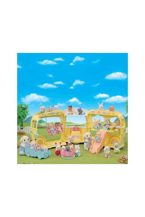 5744 Le bus arc en ciel et sa cour de récréation Sylvanian